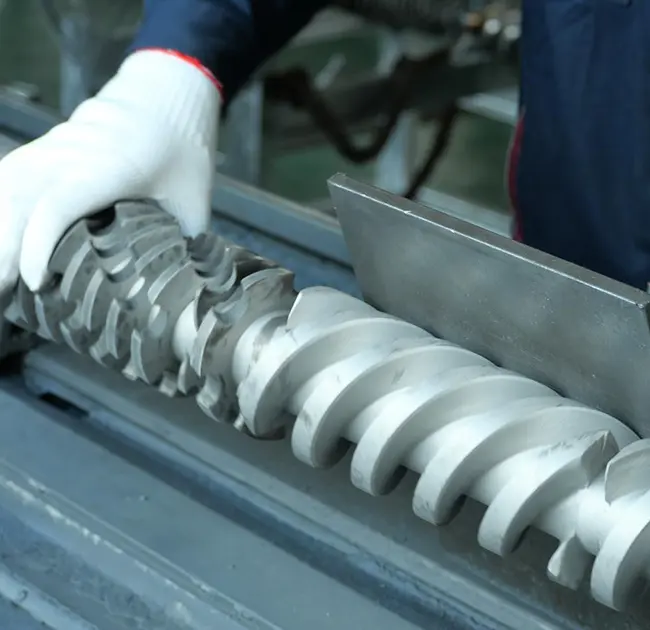 Çima xetên reş di extruder de dubare xuya dikin? Ev gotar fêrî we dike ka meriv çawa zû diyar dike ka ew ji ber pirsgirêkek bi bermîl an pêçekê ve hatî çêkirin.